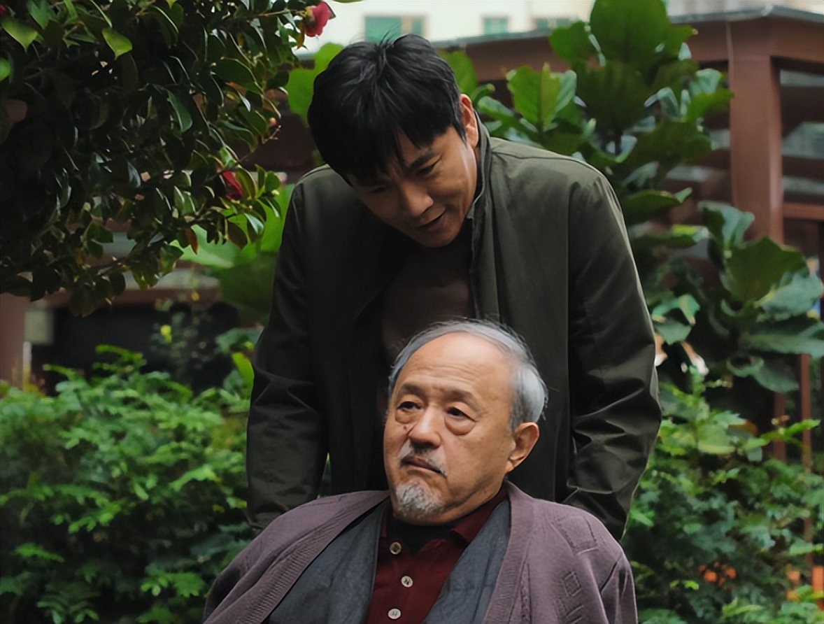 胡歌《繁花》，秦昊《三大队》各看4集，一个弃剧了，一个看上瘾