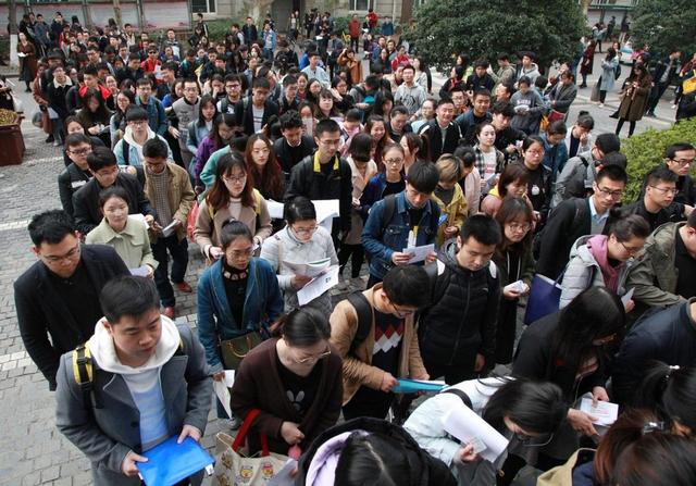 江淮汽车|公务员有更多的机会“上岸”？教师招考的不确定性增加