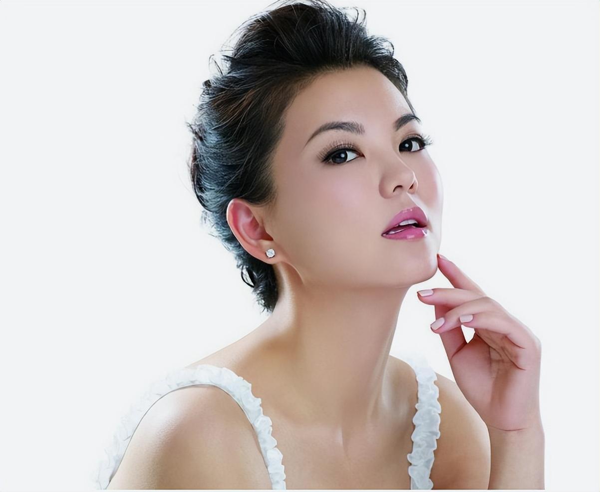 韩寒|“顶级富婆”李湘！一顿早餐7000元，每月伙食费高达65万元