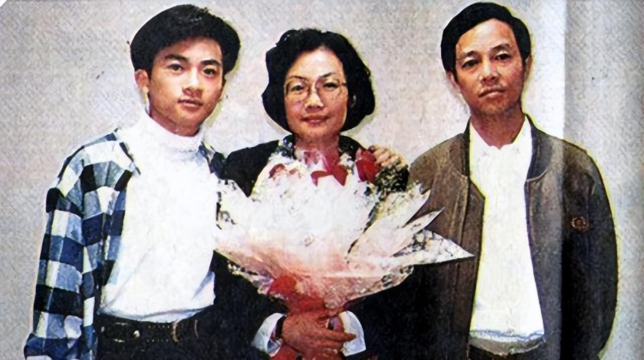 苏有朋|4位著名港台歌手上央视春晚: 台上万众瞩目，台下沧桑有泪