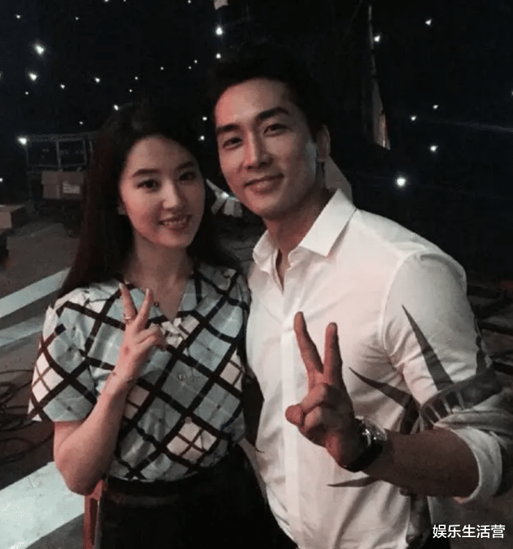 刘亦菲|神仙姐夫有脸了！刘亦菲宋承宪旧情复燃过，狗仔证私下约会超甜蜜