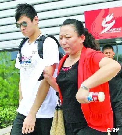 官宣!退圈嫁给妈宝男,没想到对方还有个私生子?