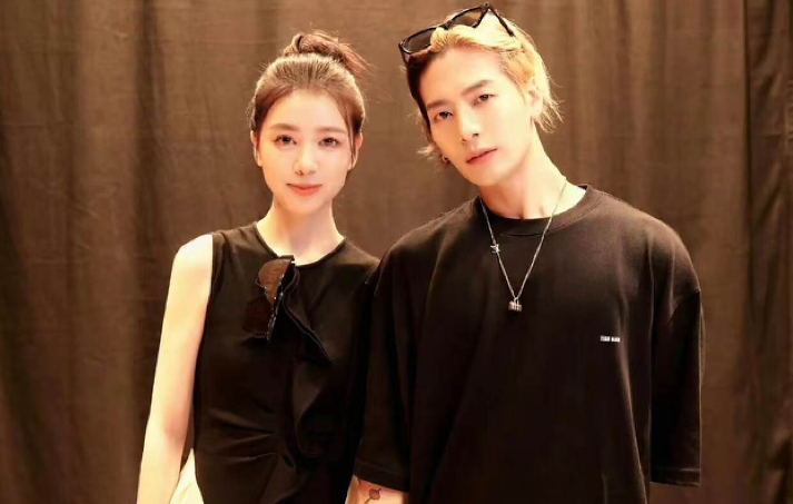 牵手门后,家人陪大杨嫂看演唱会,薛之谦投屏互动,传1个镜头10W