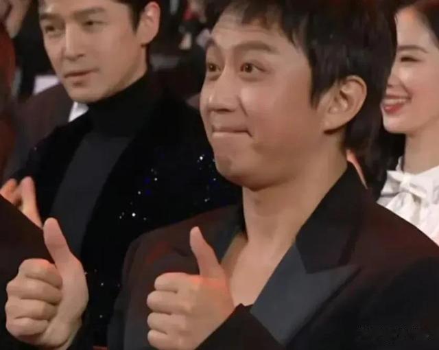 杨幂|一场颁奖盛典,6个“修罗场面”,暴露了娱乐圈的三大尴尬现状