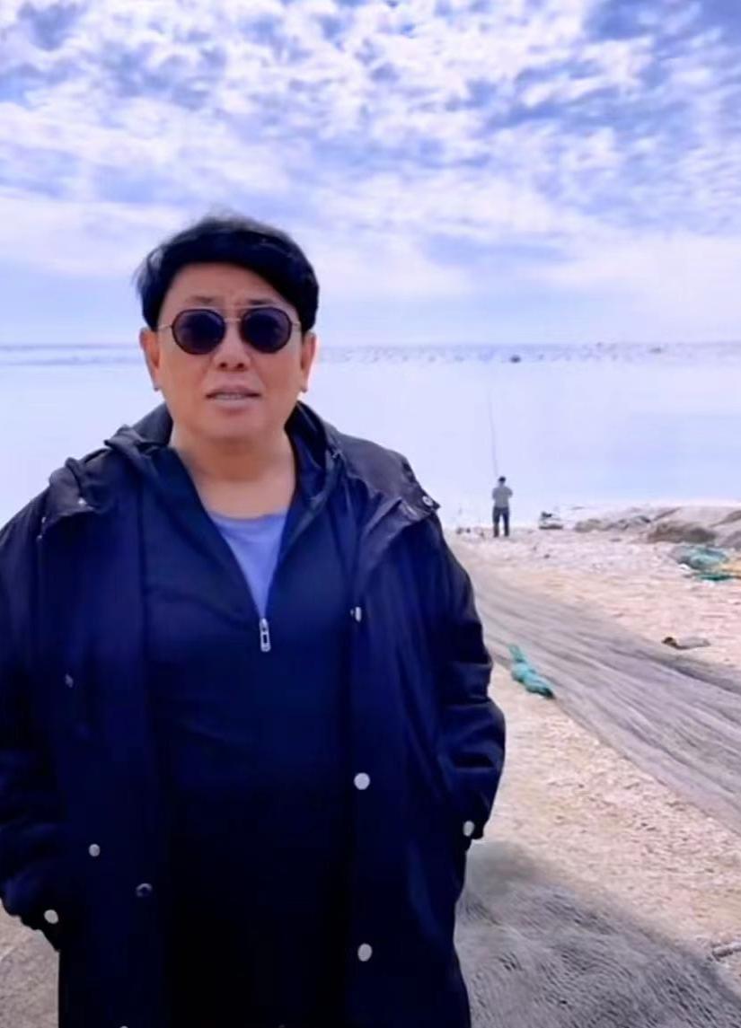 楼南光|知名港星定居内地，娶东北姑娘秀恩爱，女方年轻穿热裤错认是父女