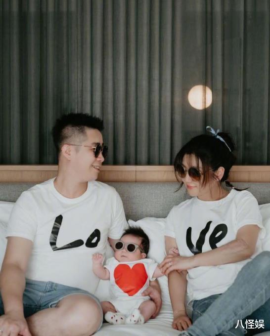 任家萱全家福曝光，穿睡衣为妹妹庆生，儿子皮肤白皙胖嘟嘟像爸爸