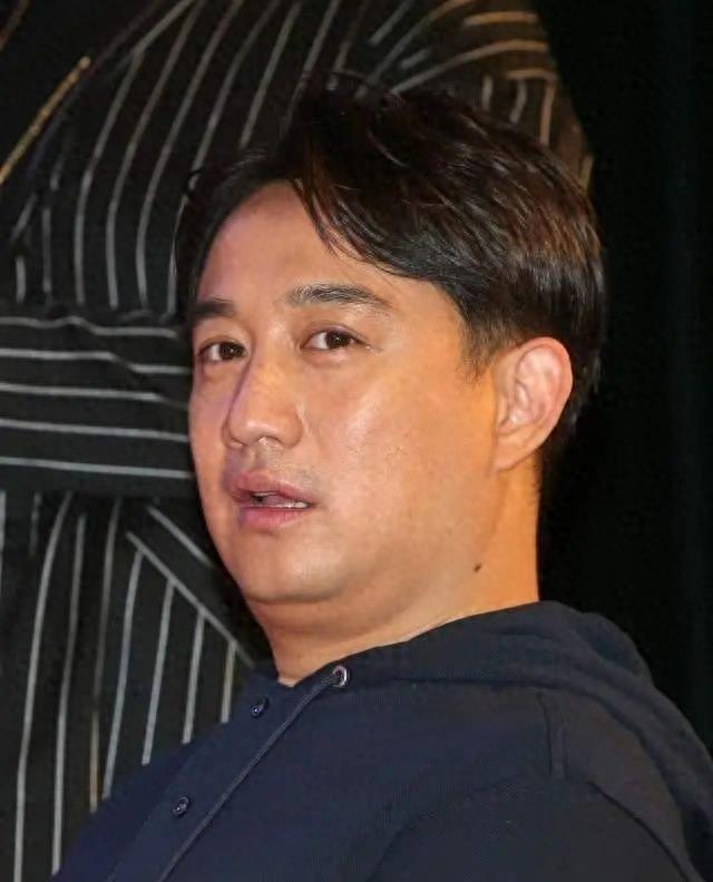 当众“顶”美女屁股,被曝睡女大学生,黄磊的人设崩塌了