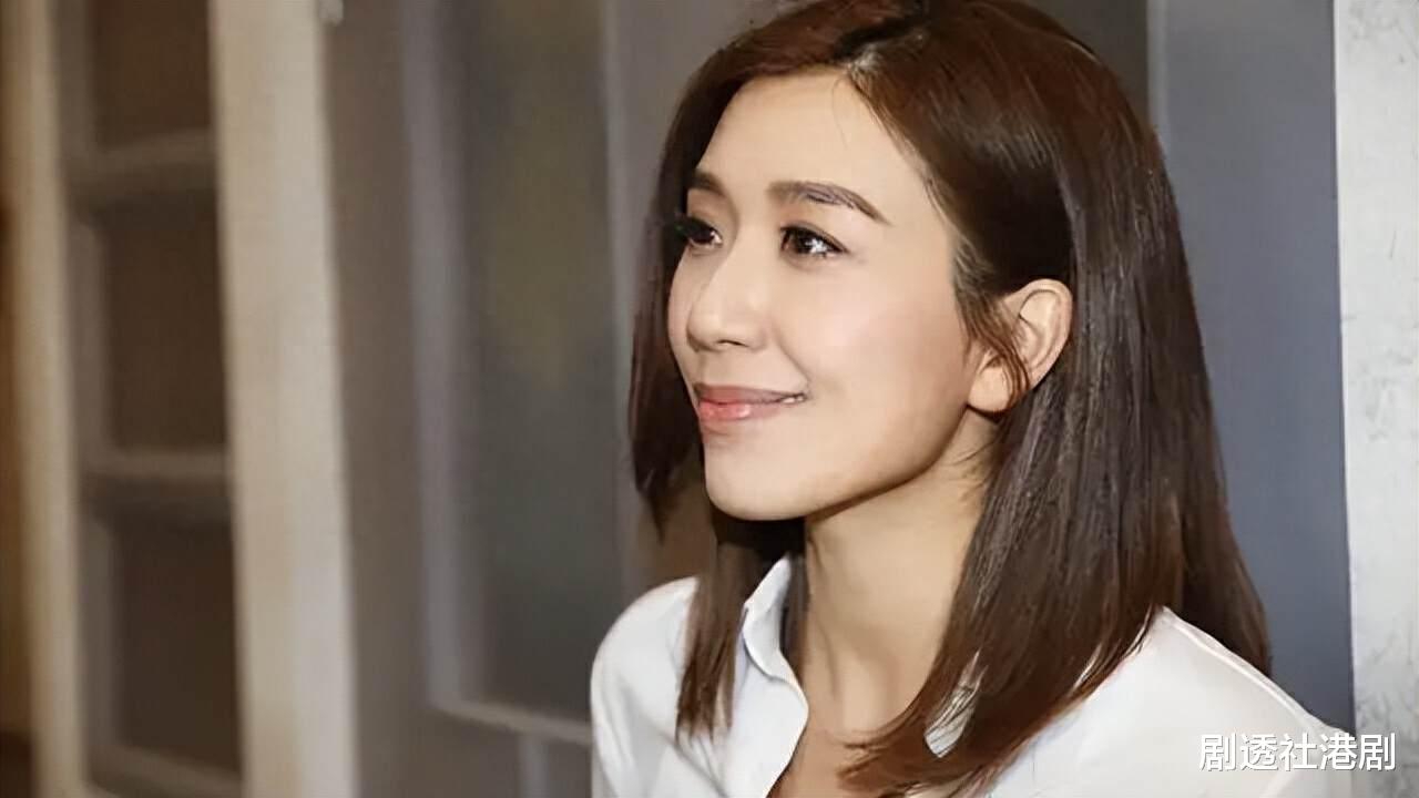 TVB花旦秘密结婚后首现身,被问续约问题,拒回应疑想离巢