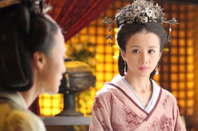 清纯小花变黑料女王啦?