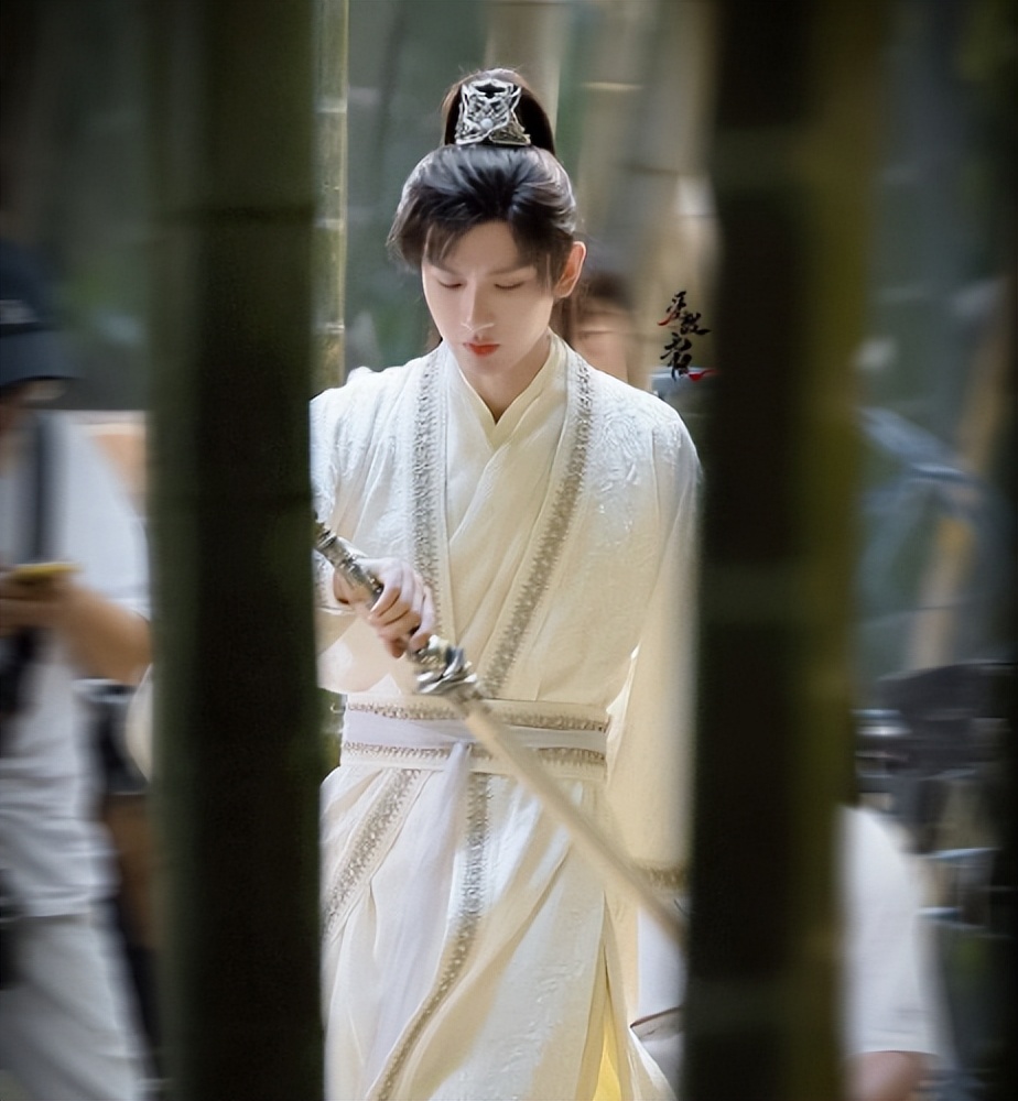 成毅白衣执剑好清冷,粉丝:心动了! - 娱乐资讯(主打网)