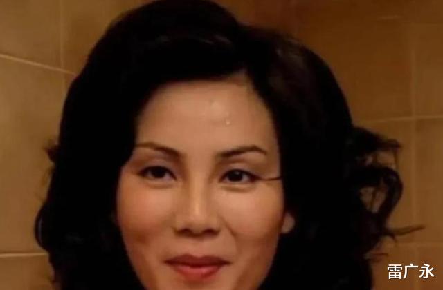 53岁知名港星癌逝,家人曝光其遗照骨瘦如柴,脸色苍白仍面带笑容