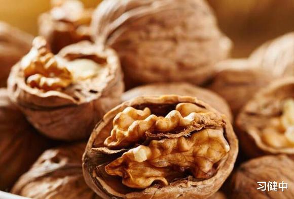 核桃真是好,营养又补脑,常吃核桃的“5大好处”记心间