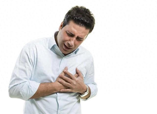 55岁男子高血压，最终去世，医生：吃倍他乐克2件事不要做