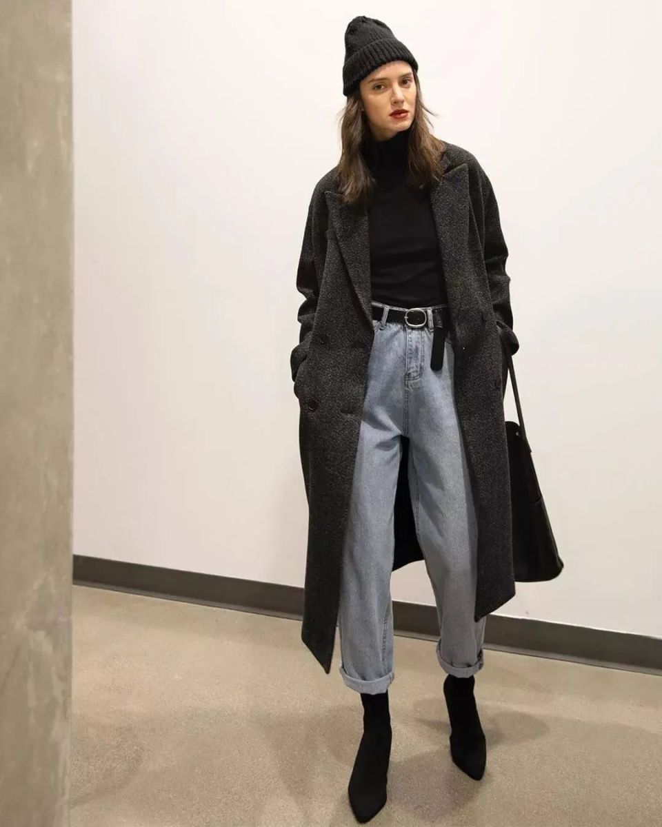 职场女性这么穿高级显气质!“格雷系大衣+毛衣”就够,谁穿谁美