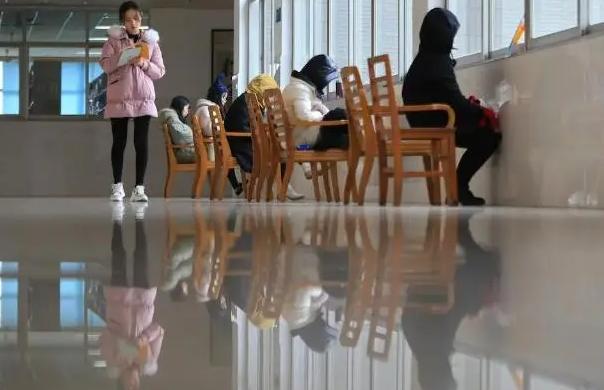 本科生|正观快评|硕博毕业人数超本科,“卷”学历不如“卷”能力