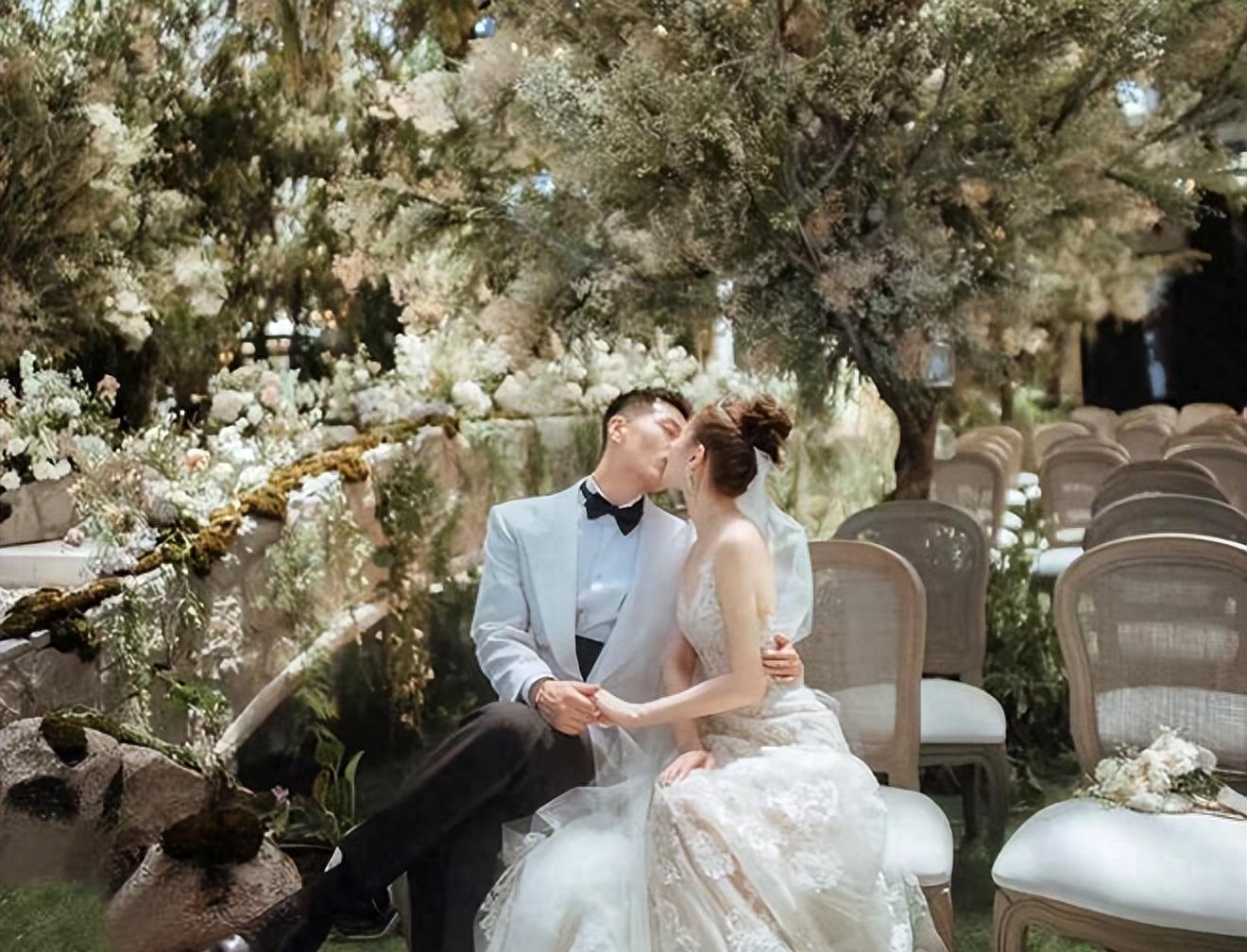 窦骁何超莲现身辟谣婚变，网友恍然大悟：原来如此