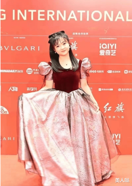 林妙可|23岁林妙可发育过猛!微胖身材穿公主裙扮可爱,却意外显瘦又洋气