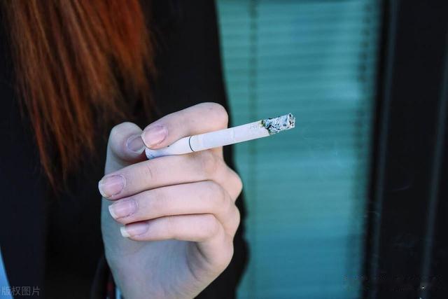 女孩 宝宝出生后“第一抱”很重要，这3种人尽量退后，不是迷信，看看