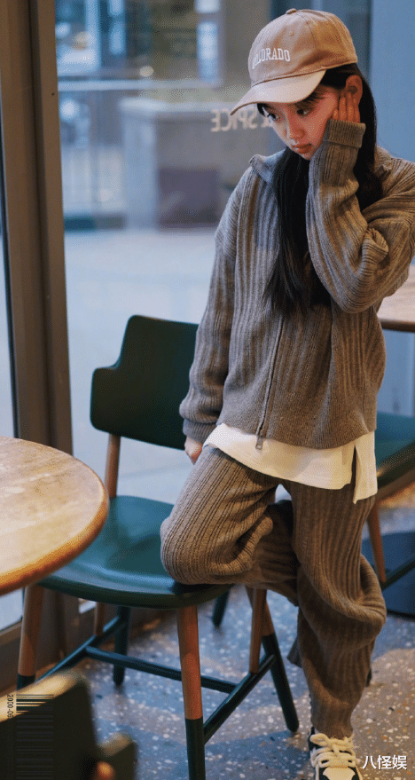 童星阿拉蕾近照曝光，没有长歪还越长越漂亮，大眼睛超有灵气