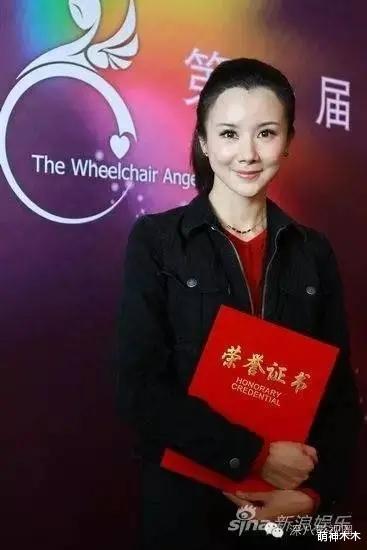 孙菲菲发文怒怼张汉杰老婆！曝其有“偷窃癖”，导演心虚注销微博