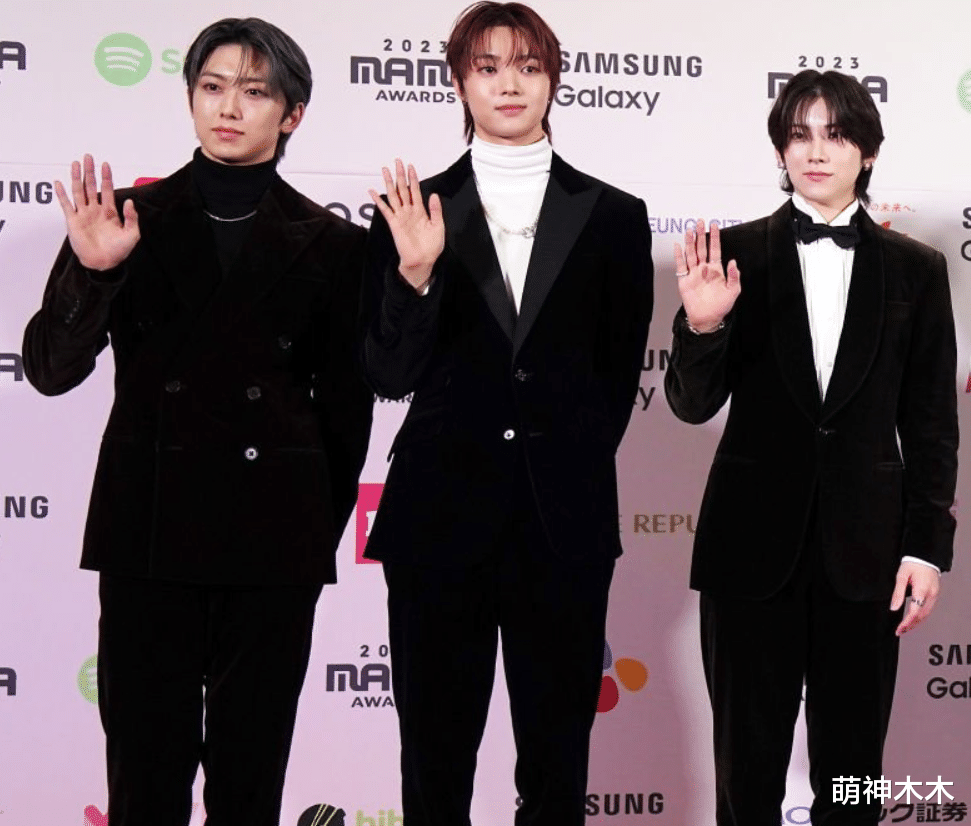 韩国MAMA红毯生图曝光！明星脸僵山根宽，油光满面整容痕迹明显