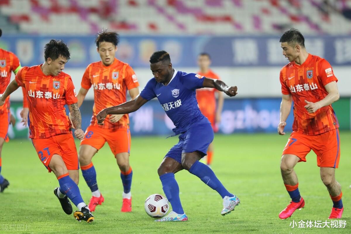 山东泰山|8-0!校队职业队比拼揭晓:鲁能足校狂胜名校,对方球都摸不到