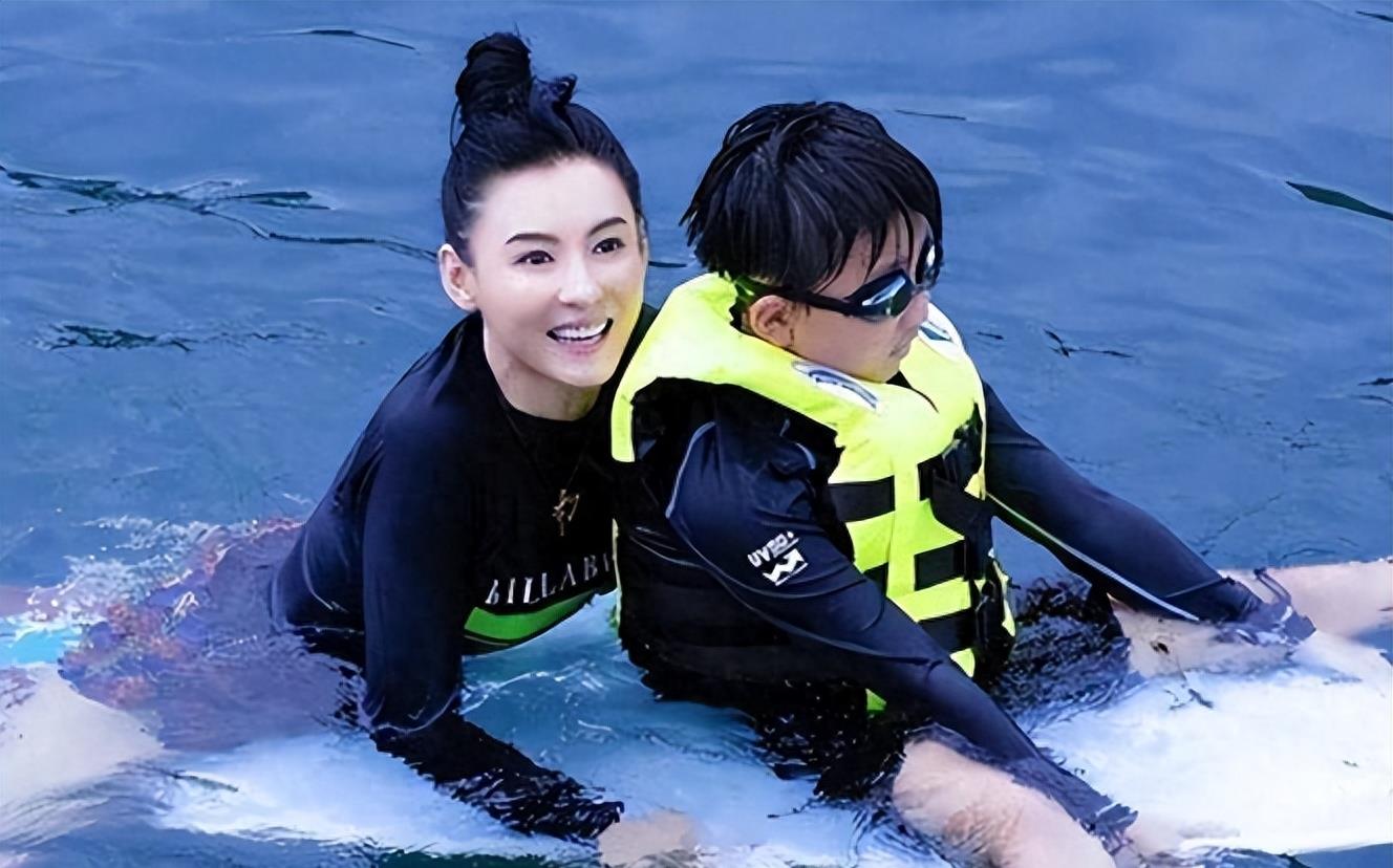 真相大揭秘!张柏芝亲自证实:儿子被谢霆锋接走,内幕曝光!