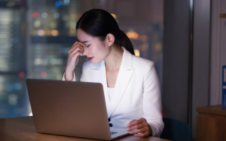 深圳市|深圳流浪女：我本科毕业皮肤白皙，宁可翻垃圾桶为生，也绝不上班！