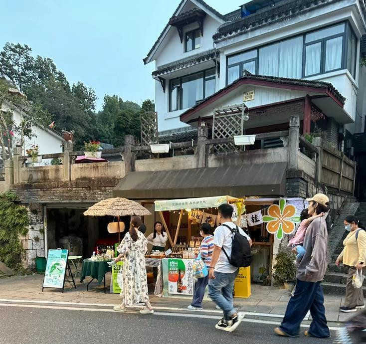 郭碧婷女儿正面照首曝光！清新甜美神似章子怡，郭碧婷秃顶变严重