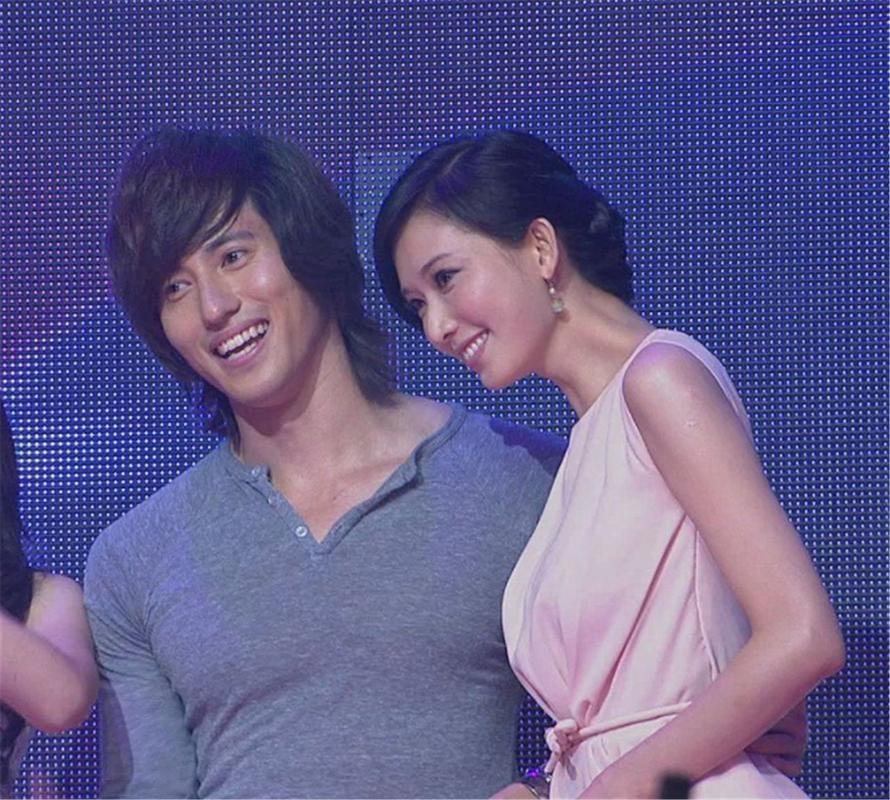 林志玲携丈夫黑泽良平外出聚餐,形象邋遢,网友大呼认不出