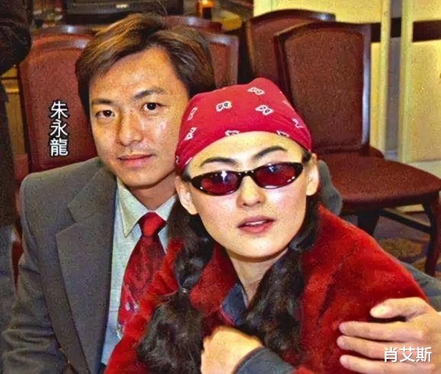 情史混乱三胎生父成谜,天生反骨遭前辈狂批,张柏芝都经历了什么