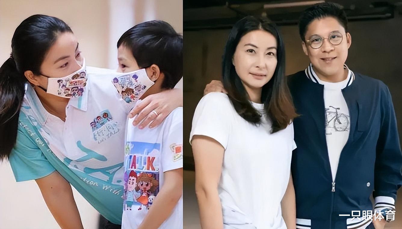 霍家大合影，郭晶晶10岁儿子抢眼！穿西服+懂礼数，第4代长孙