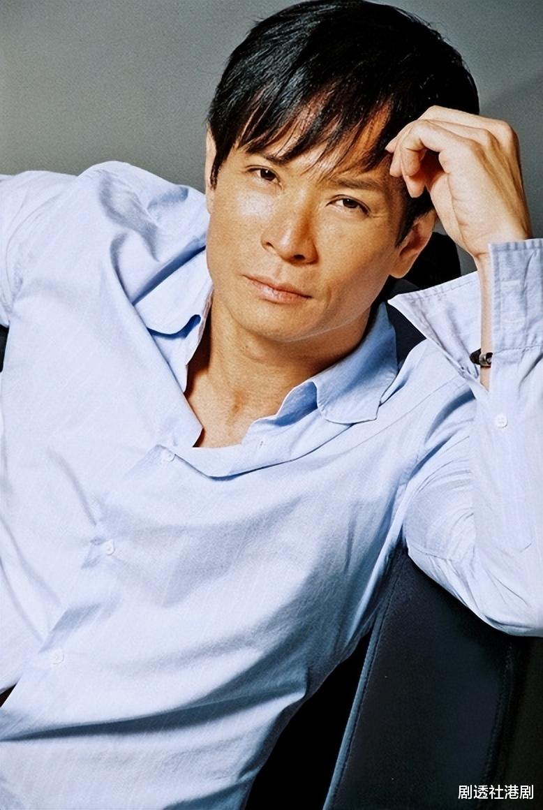 吴廷烨|孝顺!知名港星罕晒母子合照称其为“女友”,为照顾母亲仍是单身