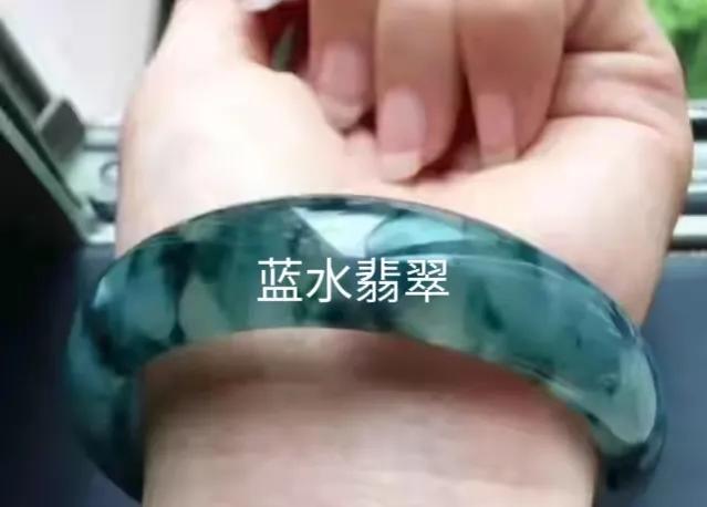 翡翠|马师傅分享几个带有黑点杂质的玉石,见了有黑点好辨认是什么玉