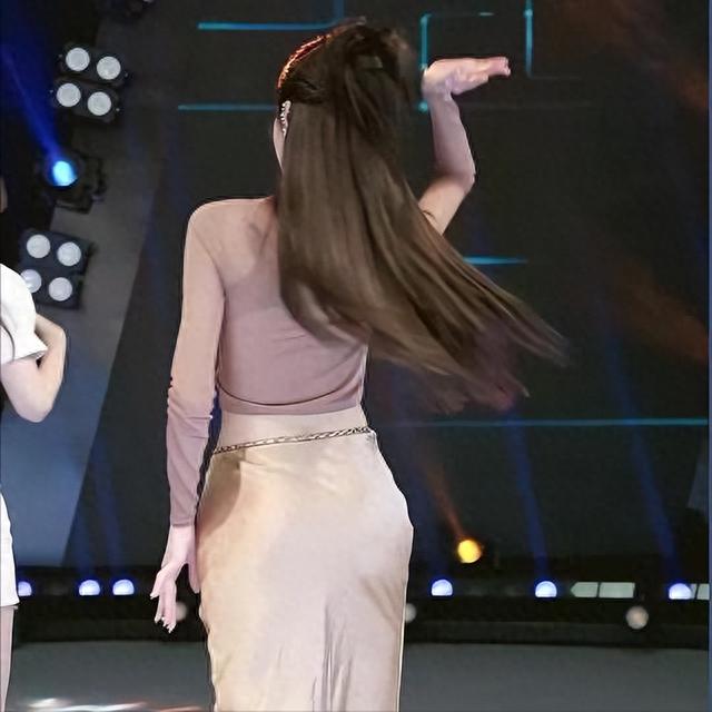 女主播“王霖”翻车!同床千万,亲嘴600W,更多细节曝光