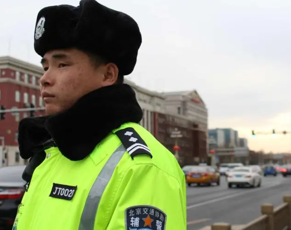 人际关系|怪不得辅警流动性高！某地招聘给出3100元“高薪”，网友：有人去？