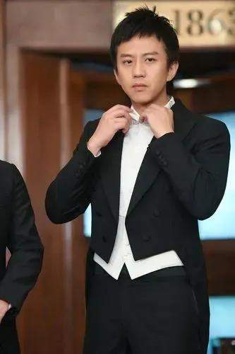 邓超甚至成为了整个班级的开心果,同时他还因为排练时间长,被同学称为