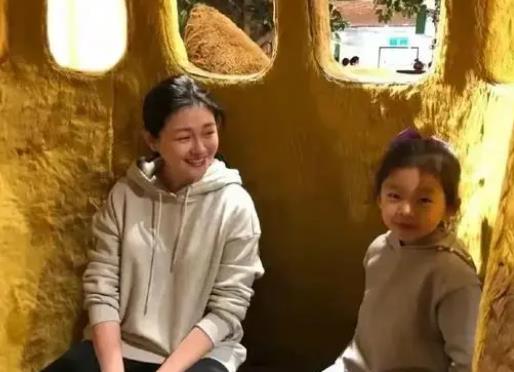 曝汪希玥跟妈妈感情深,对张兰爱答不理,曾看过张兰骂人