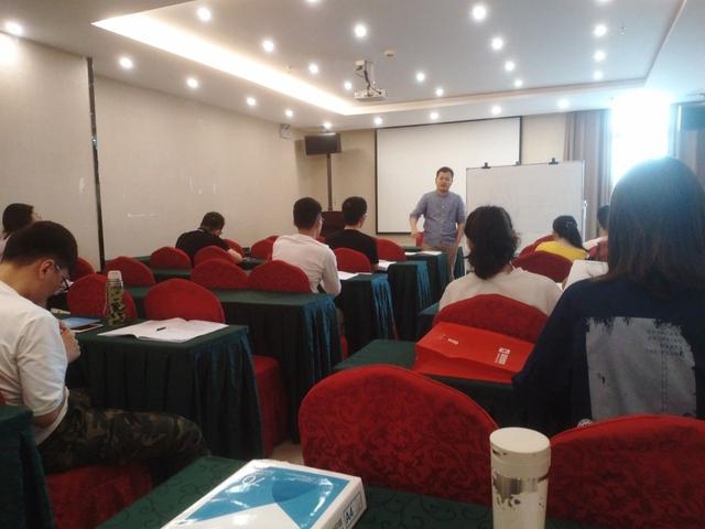 招聘|公务员面试时被问“父母工作”，不要直接回答，聪明人都有技巧