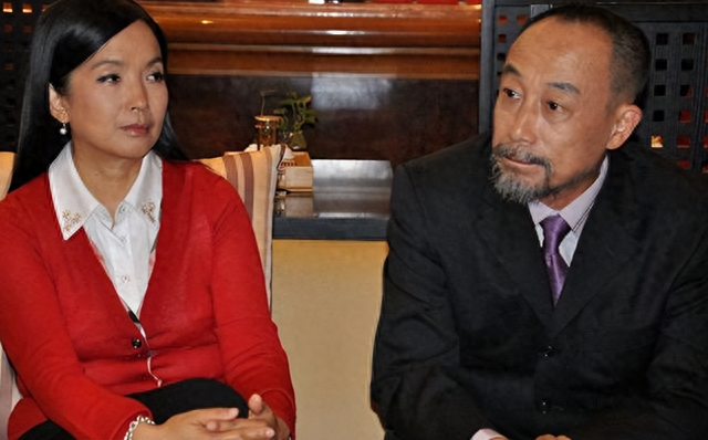 善恶终有报!63岁在美国捡垃圾的吕丽萍,终究活成了一个“笑话”