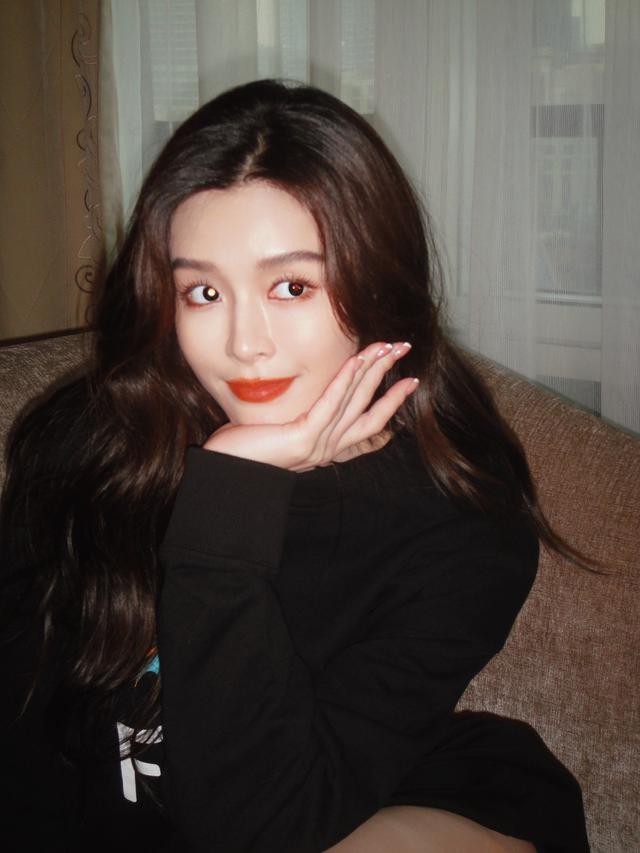 文咏珊夜色红唇妆