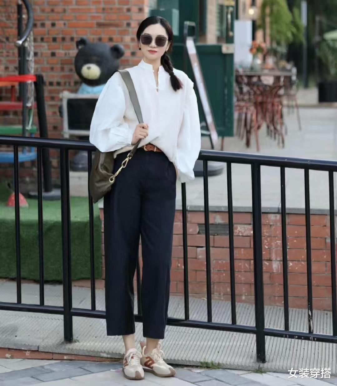 白衬衣的15种穿搭风格,好看又实用,单穿叠穿都时髦!