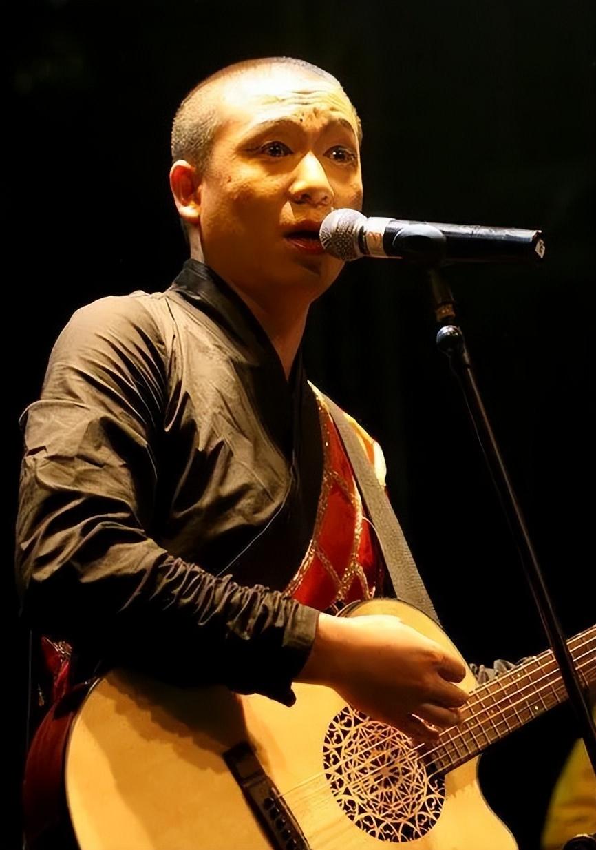 和王菲谈恋爱是什么感受？梁龙：不是一个世界人，她永远看不见你