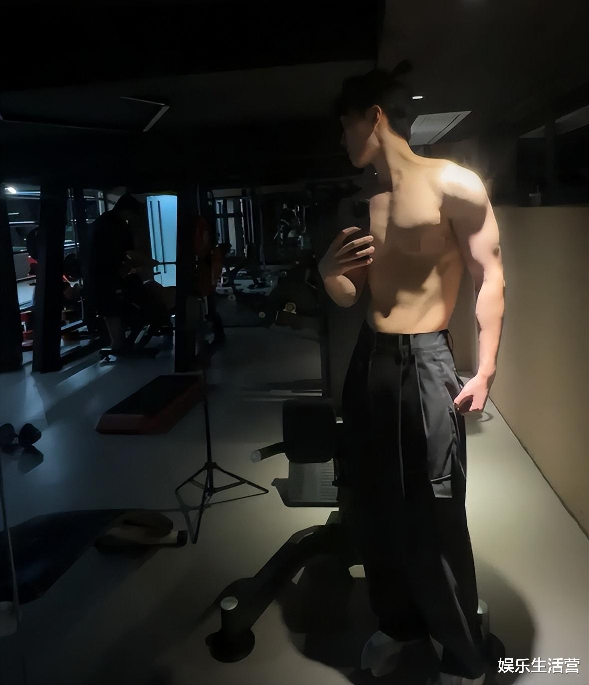 千万网红欧尼熊出轨,瞧不上田姥姥可心,男方照片曝光:这谁不迷糊啊