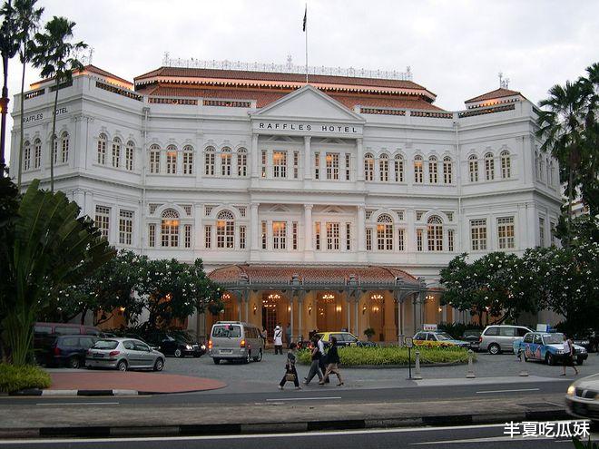 李湘异国他乡过中秋!住1万4一晚贵族酒店,吃4位数月饼享受生活