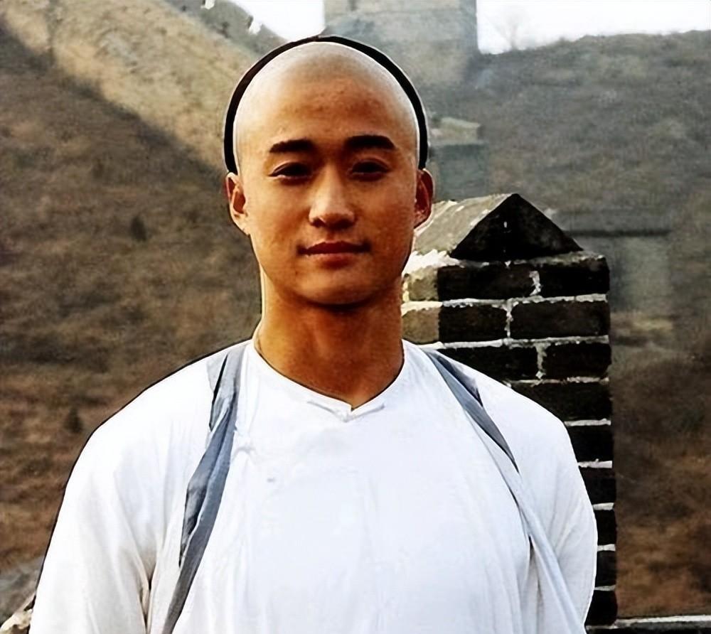 骗了我们整整49年!原来他就是吴京的父亲,难怪吴京能够大红大紫