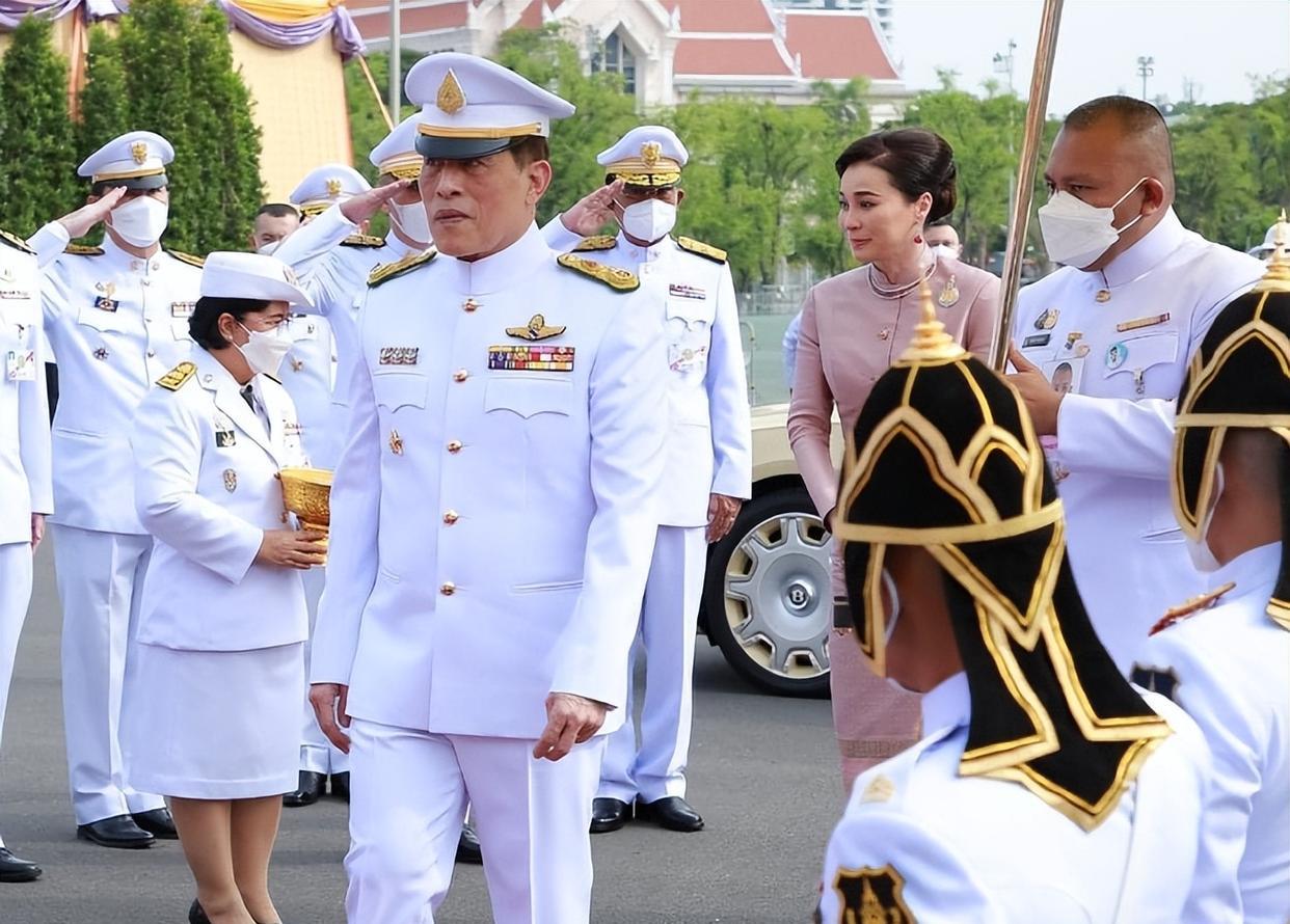 思蕊梵|苏提达王后伴君眉开眼笑,状态符合玛哈审美,思蕊梵皱眉一脸不屑