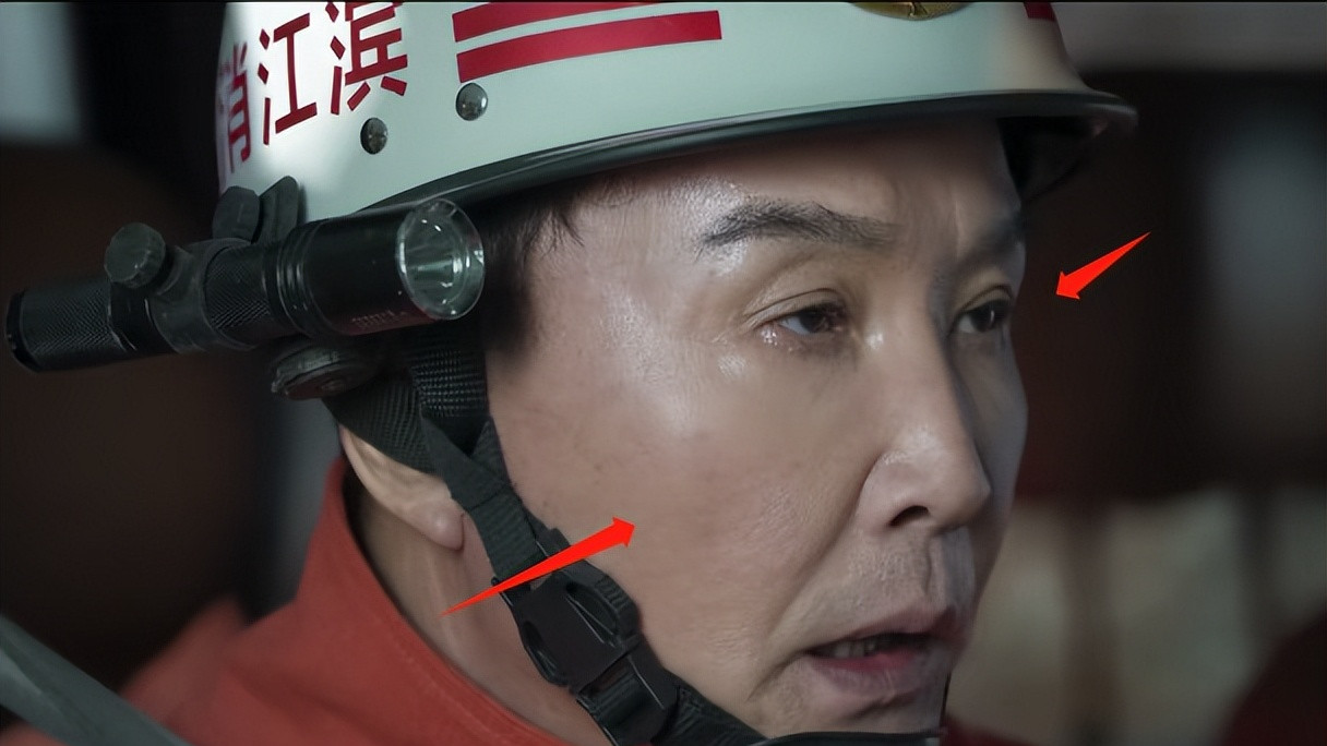 当“硅胶脸”混进军旅剧，撞上天然脸演员，简直是降维打击