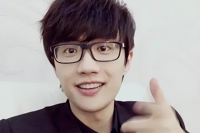 一个唱歌不要钱,一个红了十几年不开演唱会,海蝶旗下两大赔钱货