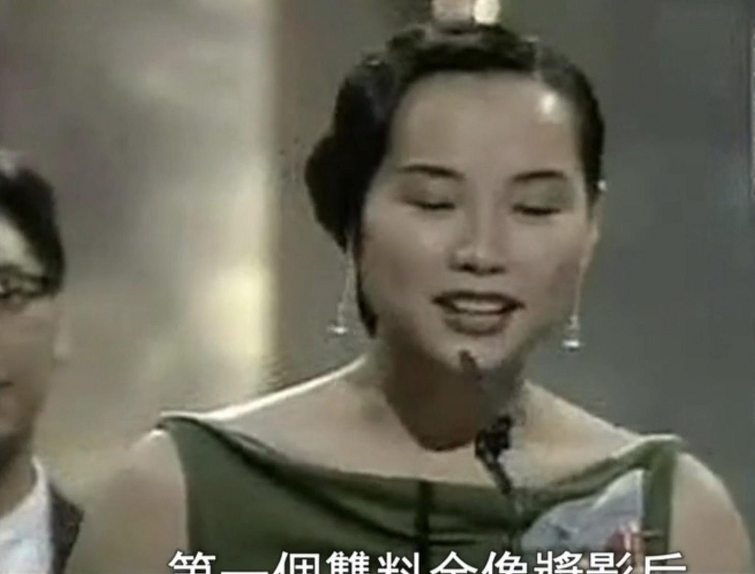 69岁赵雅芝对比60岁叶童,自然老去和医美老去的差距,一目了然